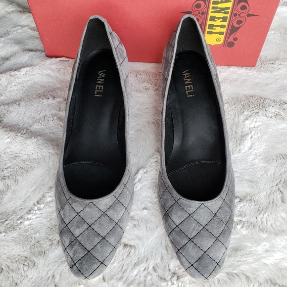 NIB Vaneli Quilted Gray Suede Women's Chunk Heel Size 9 - Picture 10 of 10